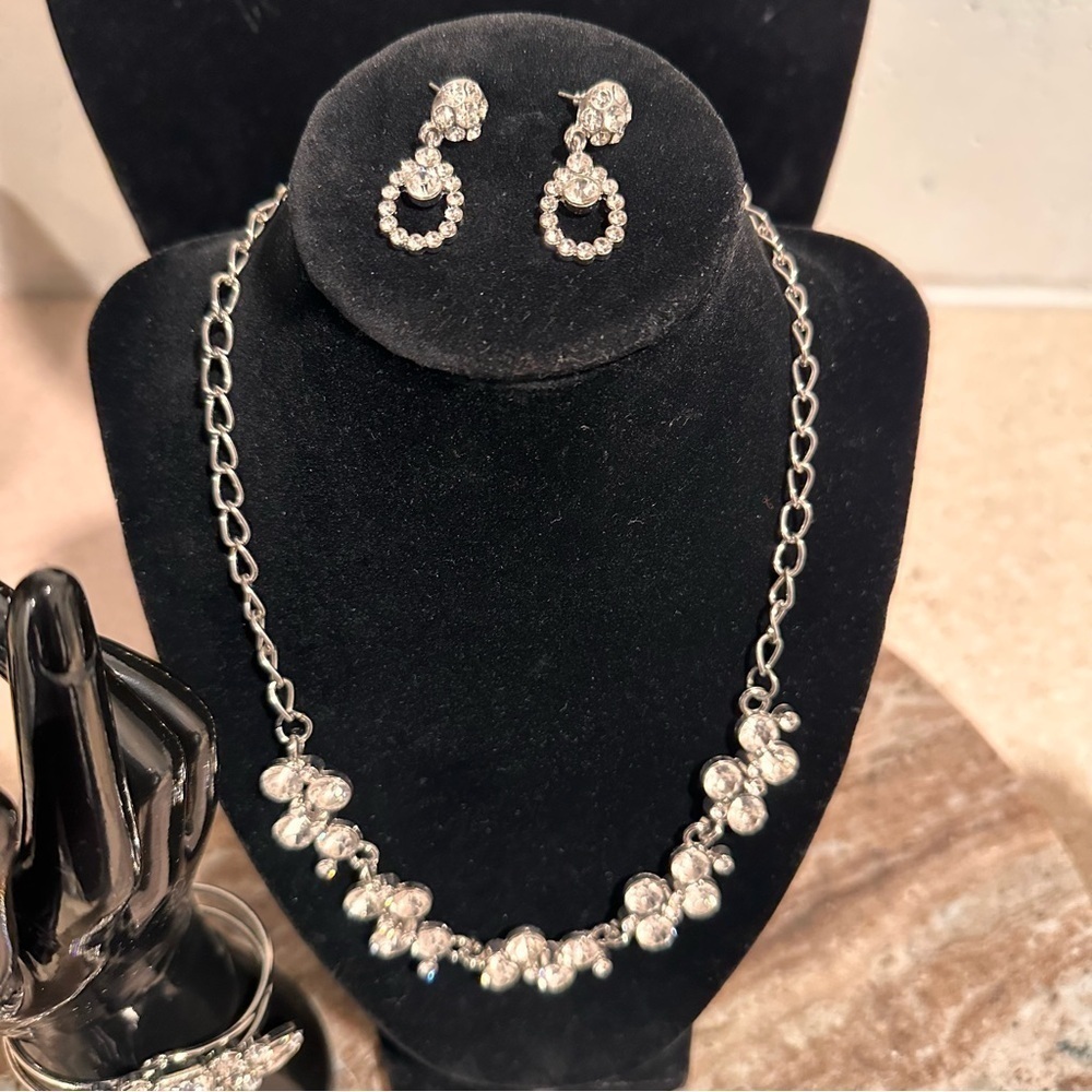 Jewelry Bundle (3), Statement Bib, Cuff Bracelet & Sparkle Earrings New & Used - Picture 4 of 14